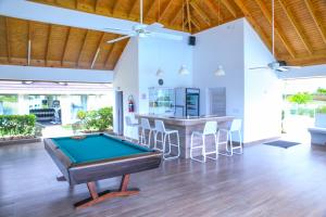 Richmond Estate 3rd Floot Condo Pool Beach Access