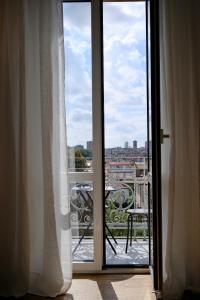 Classic Milanese Home with Balcony & City Views