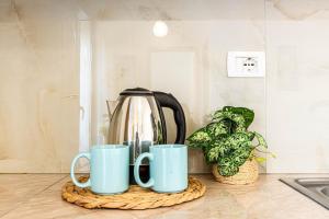 Shiny 6 Central Stay 1BR Ap Kitchen & Balcony