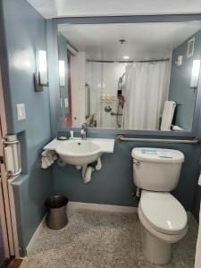 Ala Moana Hotel with Ocean and Pool Views ADA compliant