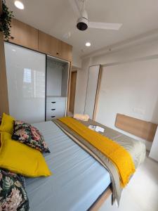 Casa Angkor - 2 BHK Luxe Apartment, Balewaldi