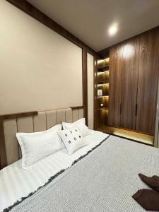 Au Co Riverside Pool Apartment