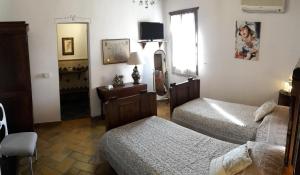 Double or Twin Room with Private Bathroom