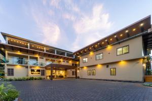 Treebo Grand Vistara Airport Suites, 500M From Cochin International Airport