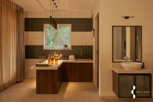 Privy Stays- Emmys Cove Villa, Alibag