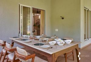 Privy Stays- Emmys Cove Villa, Alibag