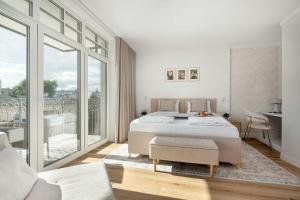 Luksusowe Studio z Klimatyzacją, Miejscem do Pracy i Ogrodem na Dachu by Renters Prestige