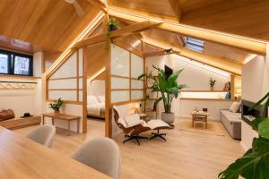 Oak and White Architects Loft Marina View