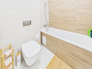 CMS Smart Residence Luxury Studios - Private Parking