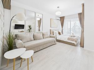CMS Smart Residence Luxury Studios - Private Parking