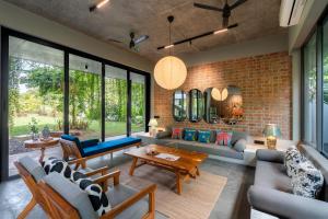 SaffronStays Firefly