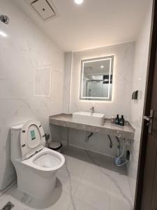 1BR 2BR 3BR Bright, modern, cozy, WiFi & Pool