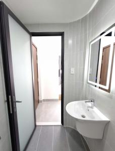 Apartment by the Beach got Elevator & Kitchen - Newly Furnished