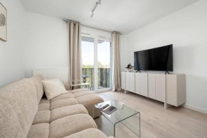 A Modern Studio with a Balcony in a Good Location by Noclegi Renters