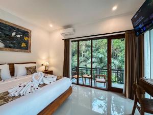 Semana Hanging Jungle Villa by Best Living