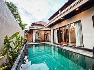 Semana Hanging Jungle Villa by Best Living