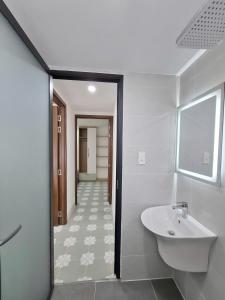 Apartment by the Beach got Elevator & Kitchen - Newly Furnished