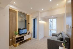 Contemporary and Spacious 1BR at Apartment Tokyo Riverside PIK 2 By Travelio