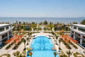 Trà Cổ Long Beach Hotel & Resort