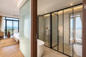 Trà Cổ Long Beach Hotel & Resort