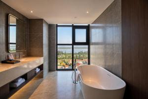 Trà Cổ Long Beach Hotel & Resort