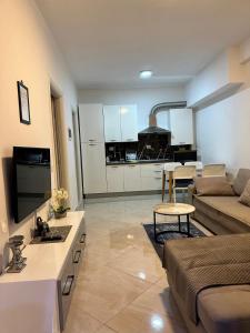 Gjiri i Lalzit Lura 3 Apartment Toni