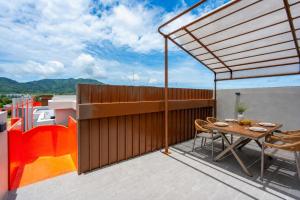 5 Mins to Beach l Cozy 85 sqm l Pool and Gym