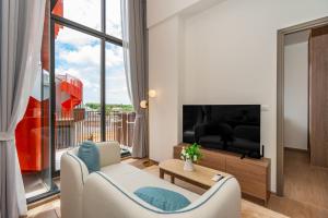5 Mins to Beach l Cozy 85 sqm l Pool and Gym