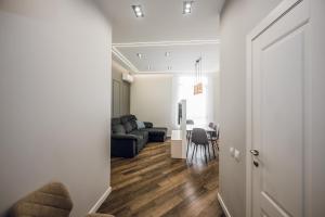 6-63 Zhemchuzhina 38, Zhylianska 68, Kyiv centre, stunning city view, 15 kW backup power, Petrovdom Apartment