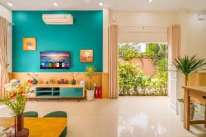 Linh House Central 3BR Dragon Bridge My Khe Beach Garden