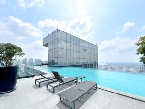 600m to BTS l City View l Pool and Gym