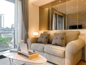 Near BTS - Large 49 sqm - Pool and Gym