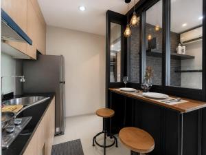 Near MRT I Workspace and Kitchen