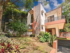 Large 3BR Bale Dago Townhouse Best View