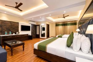 Hotel Geet Deluxe Near Connaught Place and New Delhi Railway Station