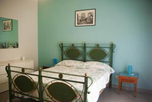 Nannis house, stylish apartment steps from station