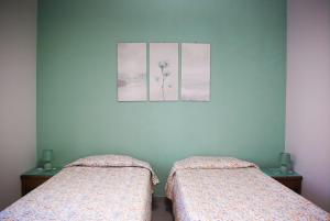 Nannis house, stylish apartment steps from station