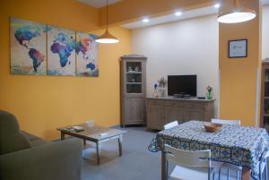 Nannis house, stylish apartment steps from station