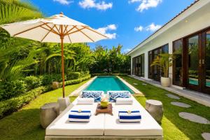 Villa Grove 4