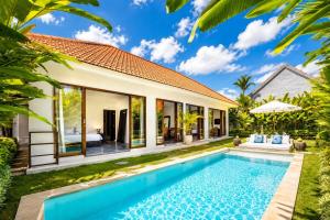 Villa Grove 4
