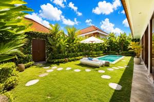 Villa Grove 4