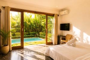 Villa Grove 4