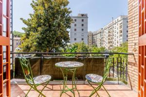 Piramide Central Apartment Metro & Trains