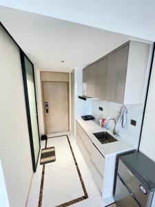 Condo the Pinnacle Residence by One Night Stay