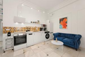 Renovated Apartment in Soho by Pineapple Homes