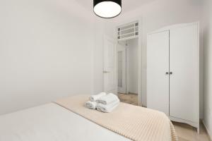 Renovated Apartment in Soho by Pineapple Homes