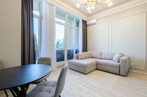 11-240 Pechersk Plaza, Boichuka 17, Kyiv centre, Terrace Jacuzzi, Pechersk view, 15 kW backup power, Petrovdom Apartment