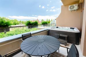 11-240 Pechersk Plaza, Boichuka 17, Kyiv centre, Terrace Jacuzzi, Pechersk view, 15 kW backup power, Petrovdom Apartment