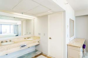Fabulous Oceanview Suite Access to Beach & Pools