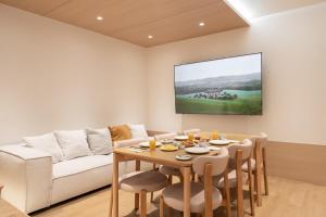 Oversized Jacuzzi Private House for 10 - 3 min to Busan Station - Free Luggage Storage